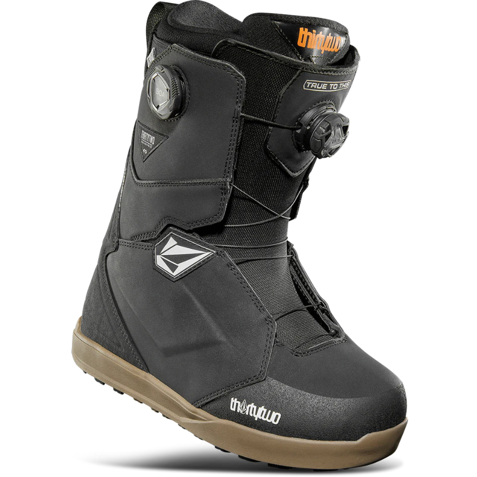 The ThirtyTwo Lashed Double Boa X Volcom Men's Snowboard Boots 2025 in Black\Gum