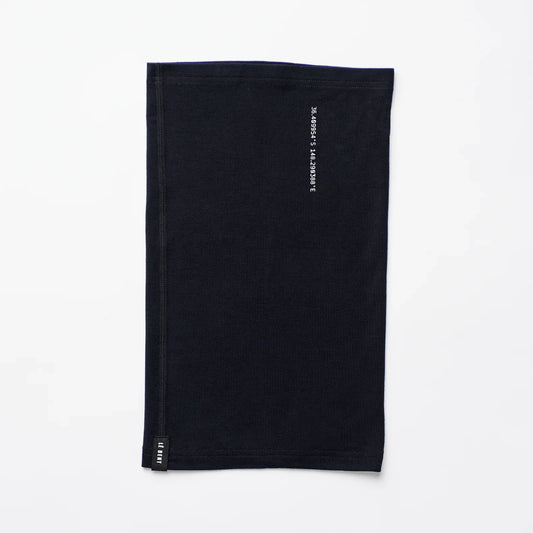 The Le Bent Core Lightweight Neck Gaiter 2023 in Black
