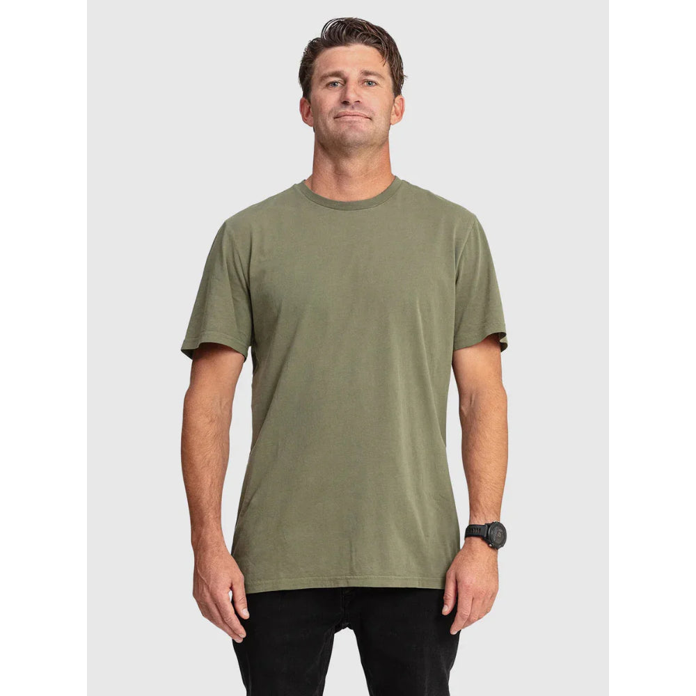 The Volcom Aus Solid T-Shirt 2024 in Army Green